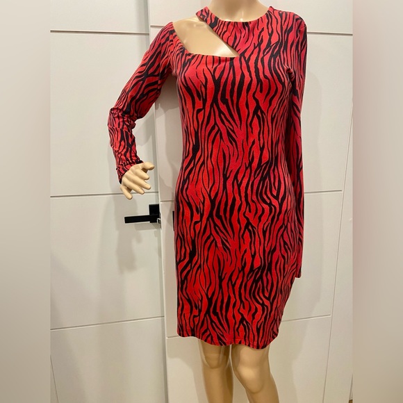 Guess Cutout Dress - Picture 2 of 6